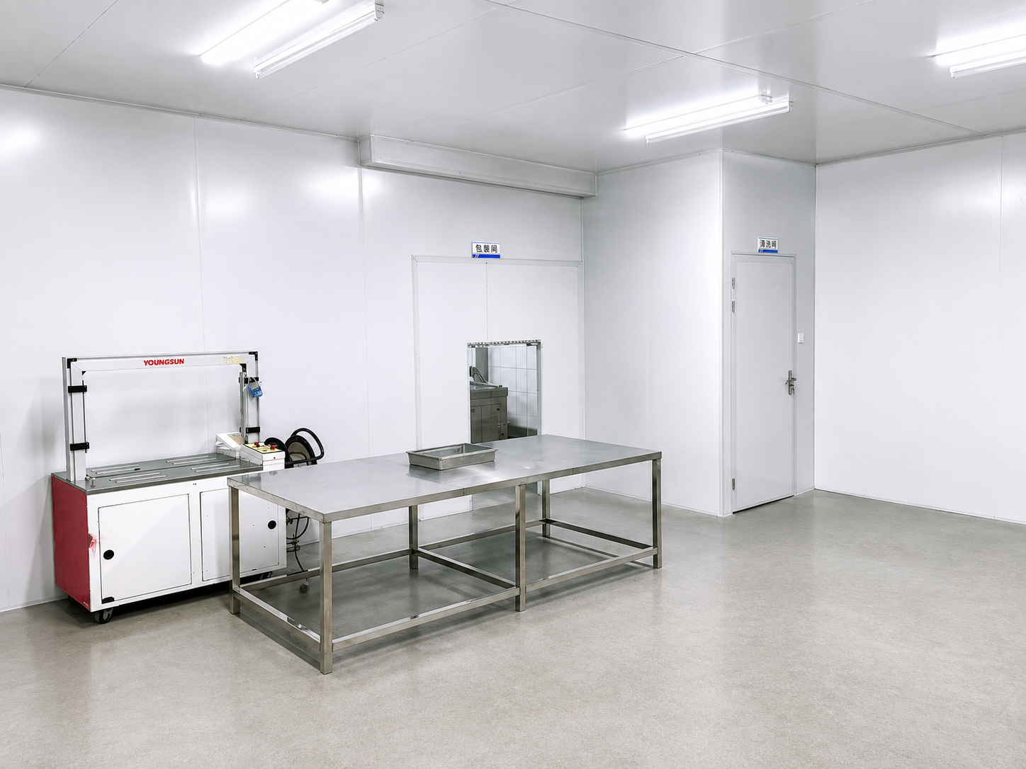 重庆资傲食品有限公司-工厂实景-加工及真空包装区