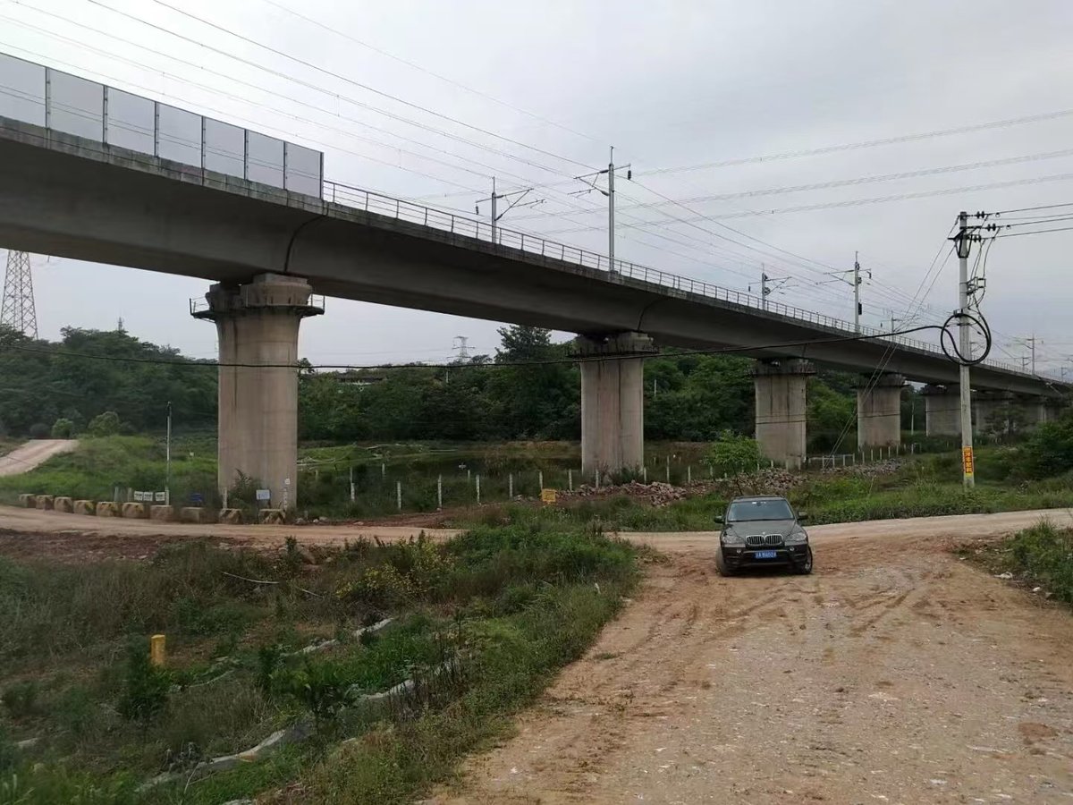 渝万铁路客运专线杨家小湾双线特大桥工程案例