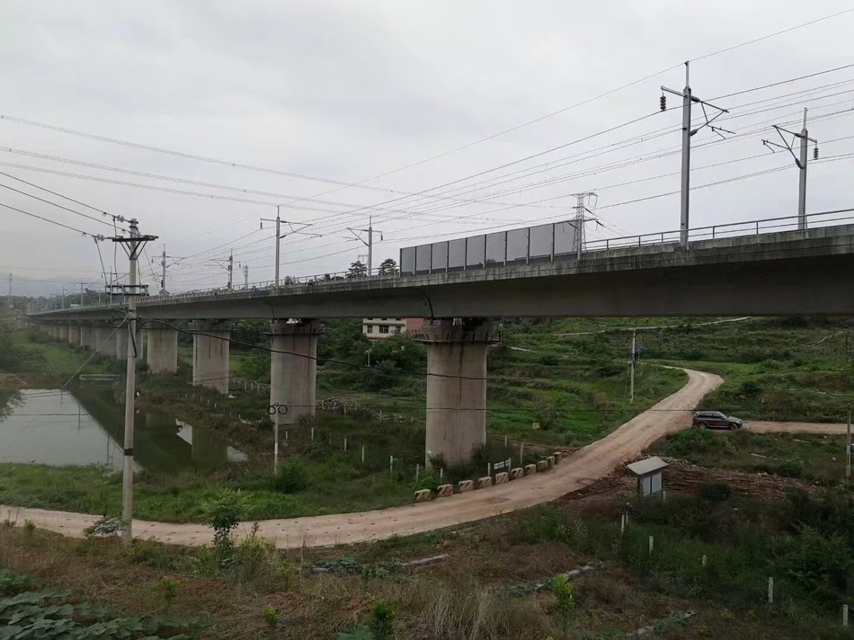 渝万铁路客运专线杨家小湾双线特大桥工程案例