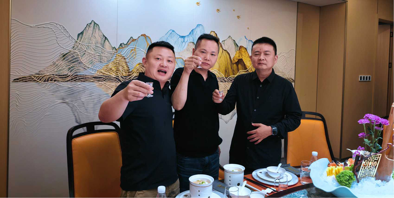 旭友会荣誉会长罗总