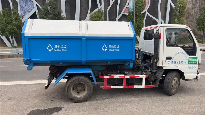 护山河-挂桶式垃圾车-01