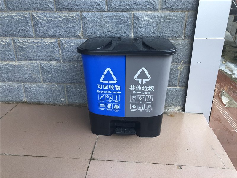 护山河-脚踏式塑料垃圾桶-02