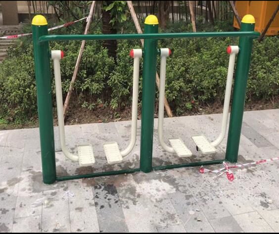 公园健身器材之引体向上拉伸架